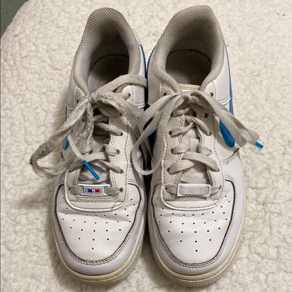 Nike White and Blue Sneakers with Perforated Toe Box